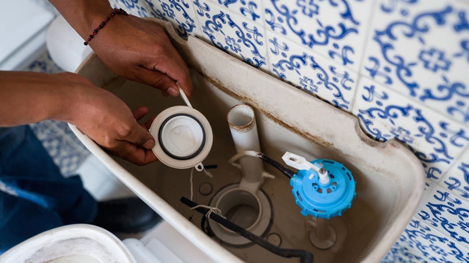 Toilet Flush Valve Cistern