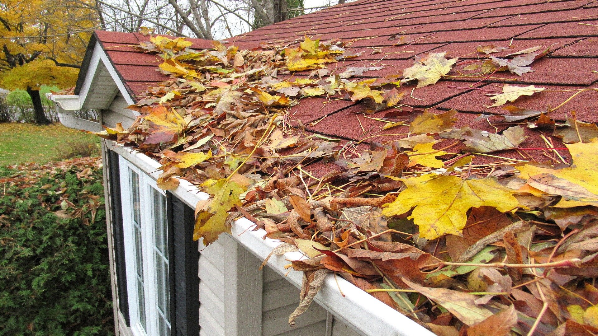 How To Unclog Gutters Clean Leaves Outdoor Maintainance Safety Unclog Gutters Clean Leaves Outdoor Maintainance Safety